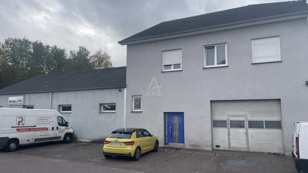 Garage automobile avec deux appartements.
