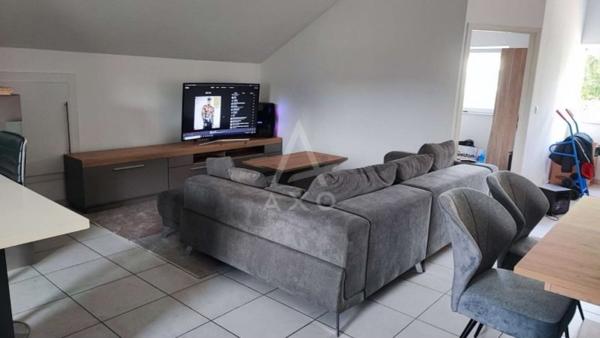 Garage automobile avec deux appartements.