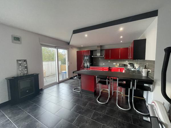 Garage automobile avec deux appartements.