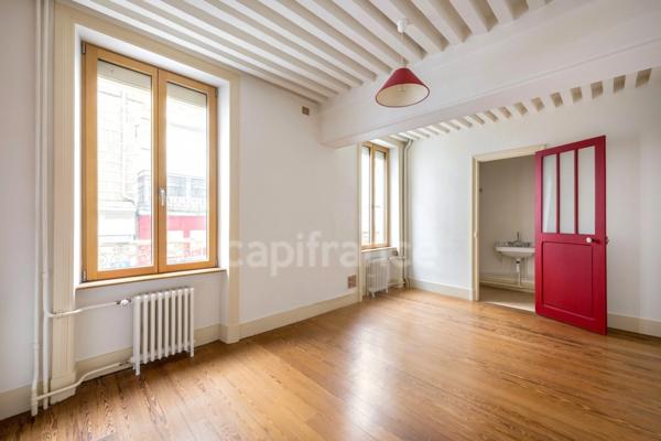 Maison à vendre avec jardin dépendances et garage PANISSIERES (42)