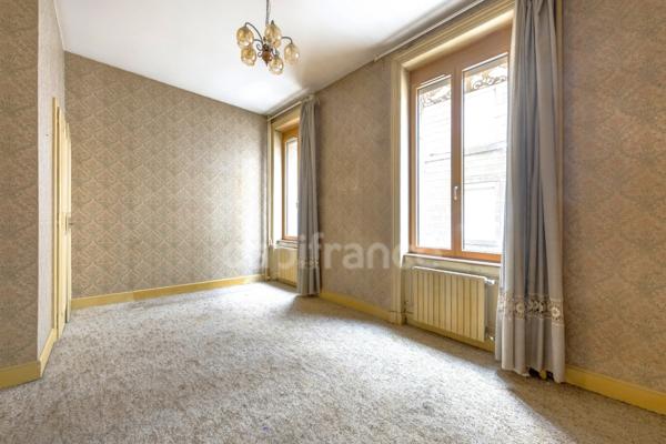 Maison à vendre avec jardin dépendances et garage PANISSIERES (42)