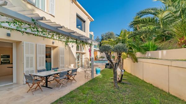 BEAULIEU-SUR-MER — VILLA + 4 APPARTEMENTS AU CŒUR DU CENTRE-VILLE