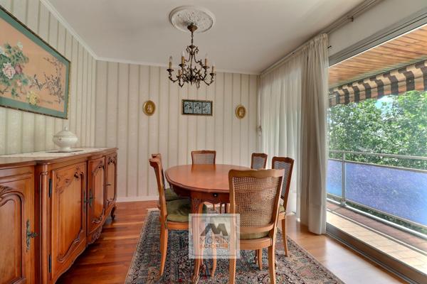 BORDEAUX quartier ORNANO / Hôtel de Police, à vendre appartement 5 pièces avec balcon et garage proche tramway