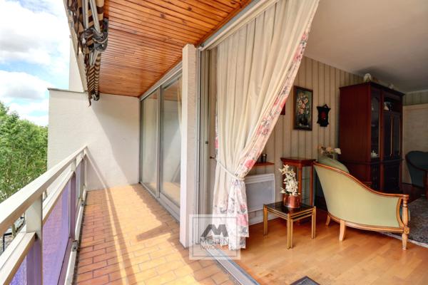 BORDEAUX quartier ORNANO / Hôtel de Police, à vendre appartement 5 pièces avec balcon et garage proche tramway