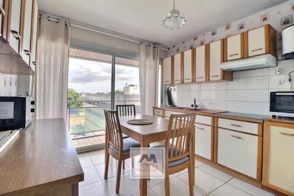 BORDEAUX quartier ORNANO / Hôtel de Police, à vendre appartement 5 pièces avec balcon et garage proche tramway