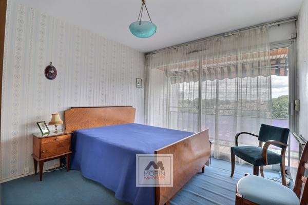 BORDEAUX quartier ORNANO / Hôtel de Police, à vendre appartement 5 pièces avec balcon et garage proche tramway
