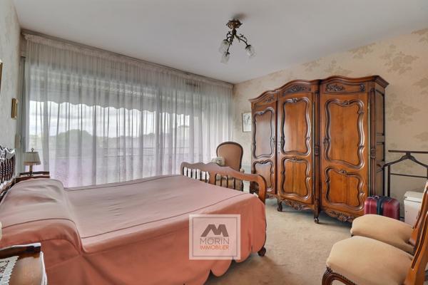 BORDEAUX quartier ORNANO / Hôtel de Police, à vendre appartement 5 pièces avec balcon et garage proche tramway