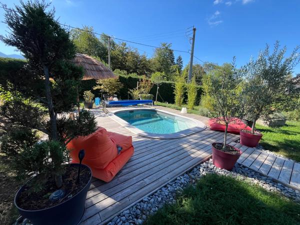 Maison individuelle rénovée avec piscine sur la commune de Perrignier