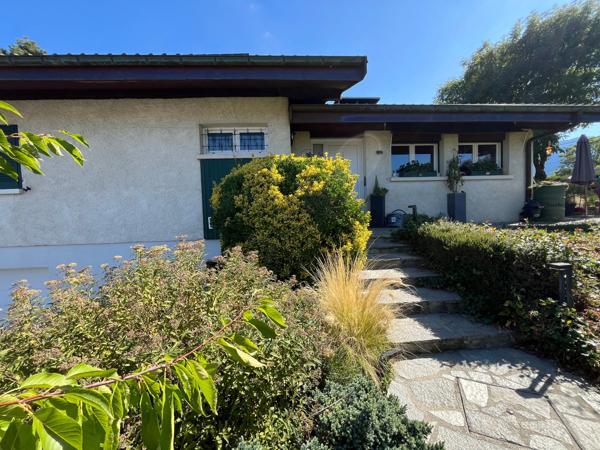 Maison individuelle rénovée avec piscine sur la commune de Perrignier