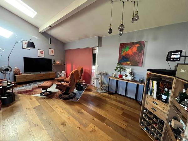 Maison individuelle rénovée avec piscine sur la commune de Perrignier