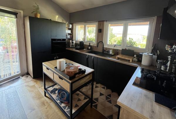 Maison individuelle rénovée avec piscine sur la commune de Perrignier