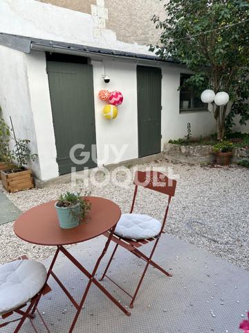 NOUVEAU PRIX - MAISON DE VILLE ATYPIQUE AU CALME -3 CHAMBRES - COUR -BALCON