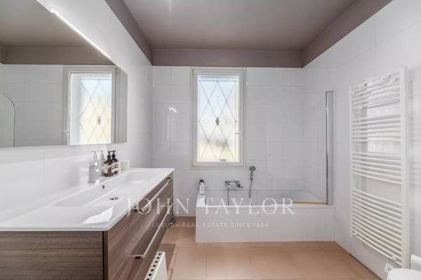 LE BOUSCAT - MAISON DE PLAIN-PIED - DEPENDANCE - JARDIN - PISCINE - JOHN TAYLOR