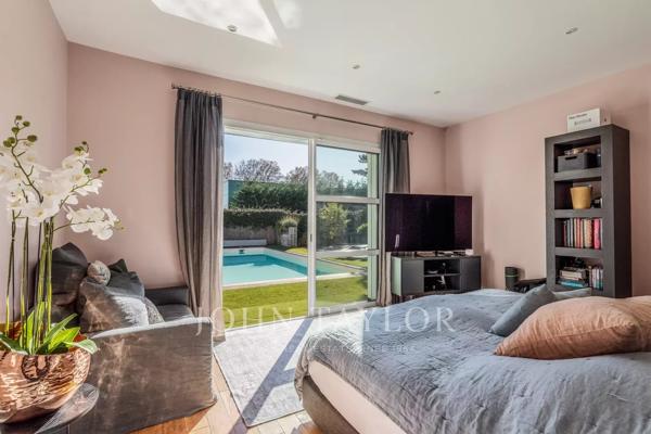 LE BOUSCAT - MAISON DE PLAIN-PIED - DEPENDANCE - JARDIN - PISCINE - JOHN TAYLOR