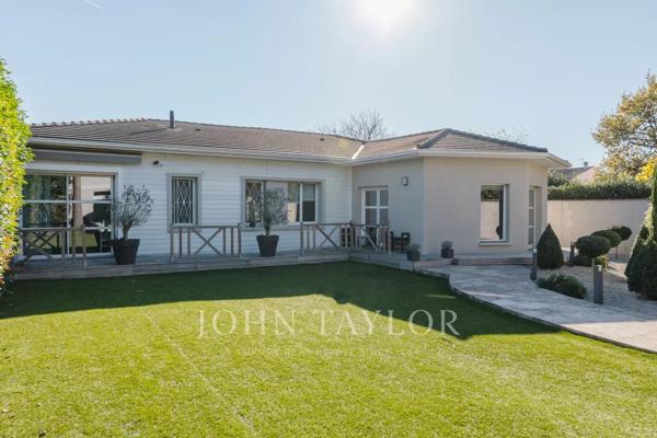 LE BOUSCAT - MAISON DE PLAIN-PIED - DEPENDANCE - JARDIN - PISCINE - JOHN TAYLOR