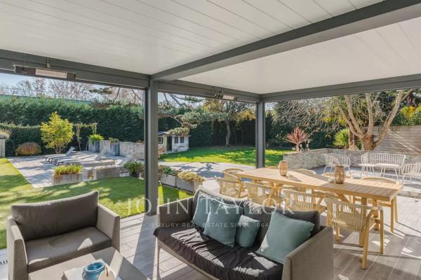 LE BOUSCAT - MAISON DE PLAIN-PIED - DEPENDANCE - JARDIN - PISCINE - JOHN TAYLOR