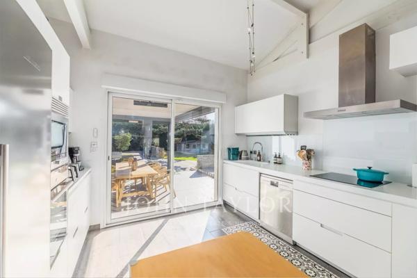 LE BOUSCAT - MAISON DE PLAIN-PIED - DEPENDANCE - JARDIN - PISCINE - JOHN TAYLOR