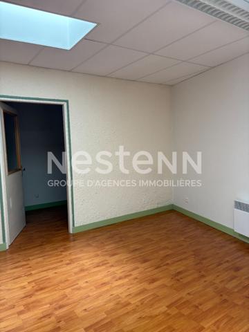Location local commercial 61 m² ? Pied d'immeuble ? Rue passante ? Proche port et parkings