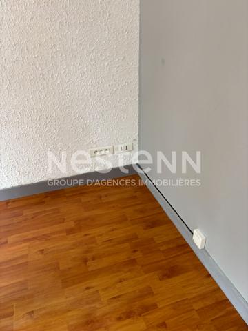 Location local commercial 61 m² ? Pied d'immeuble ? Rue passante ? Proche port et parkings