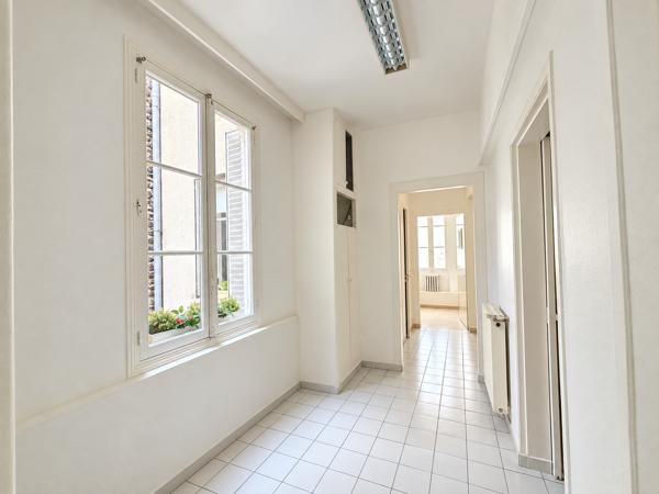 PLACE DE JAUDE – T3 61 m² – FORT POTENTIEL AVEC PARKING