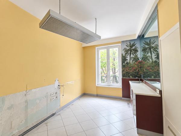 PLACE DE JAUDE – T3 61 m² – FORT POTENTIEL AVEC PARKING