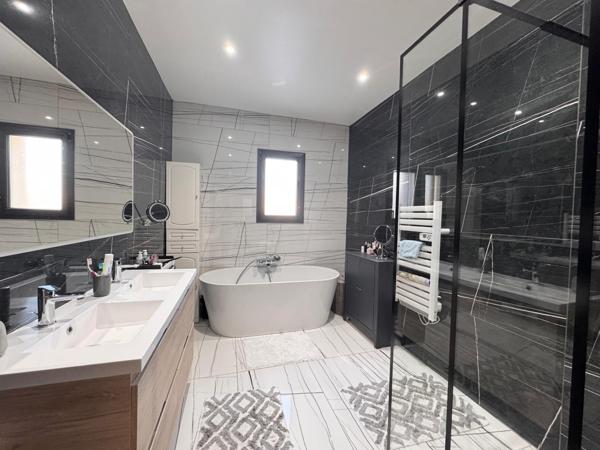 Maison contemporaine de 2021 à Marmande – 154 m²