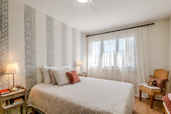 APPARTEMENT TRAVERSANT 77 m², 2 CHAMBRES, VUE PARC & JURA, ANNEMASSE