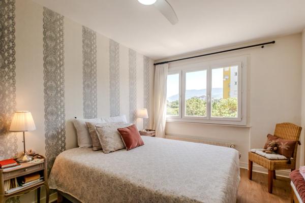 APPARTEMENT TRAVERSANT 77 m², 2 CHAMBRES, VUE PARC & JURA, ANNEMASSE