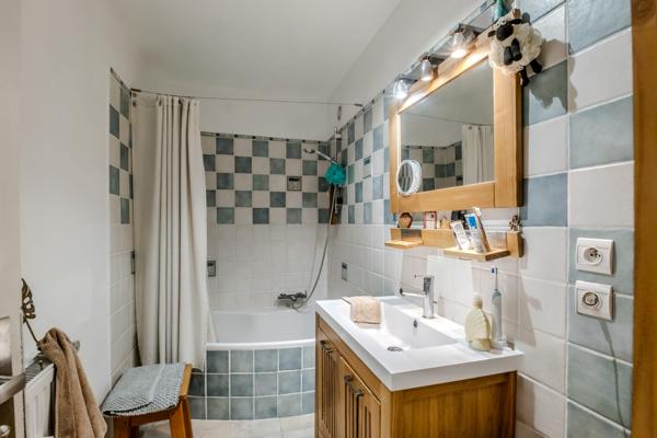 APPARTEMENT TRAVERSANT 77 m², 2 CHAMBRES, VUE PARC & JURA, ANNEMASSE