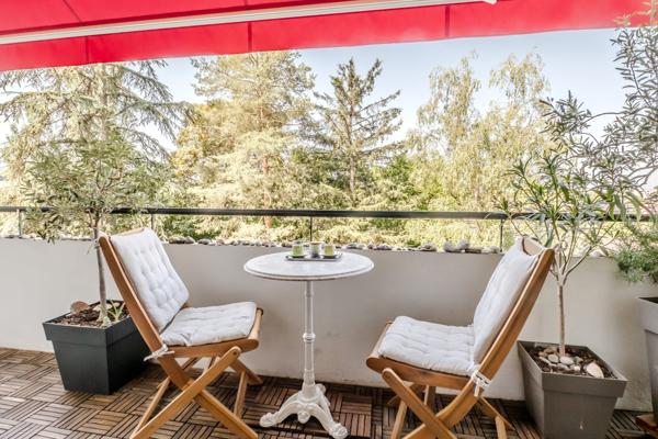 APPARTEMENT TRAVERSANT 77 m², 2 CHAMBRES, VUE PARC & JURA, ANNEMASSE