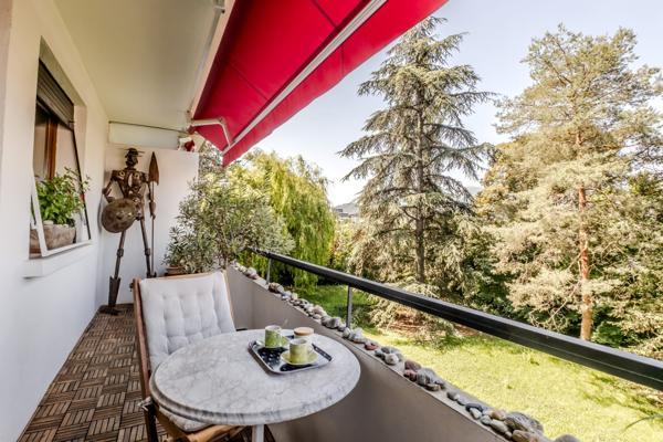 APPARTEMENT TRAVERSANT 77 m², 2 CHAMBRES, VUE PARC & JURA, ANNEMASSE