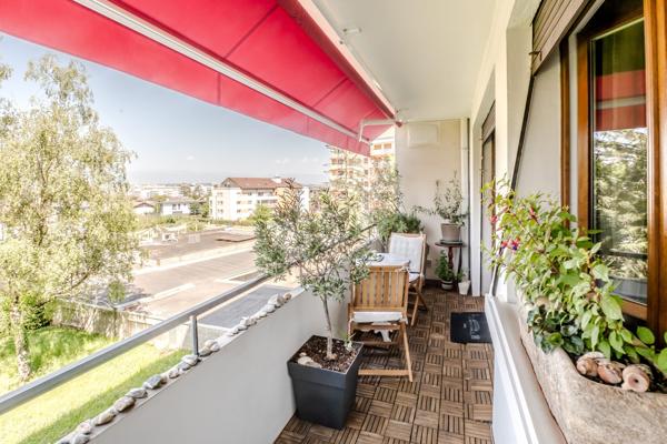 APPARTEMENT TRAVERSANT 77 m², 2 CHAMBRES, VUE PARC & JURA, ANNEMASSE