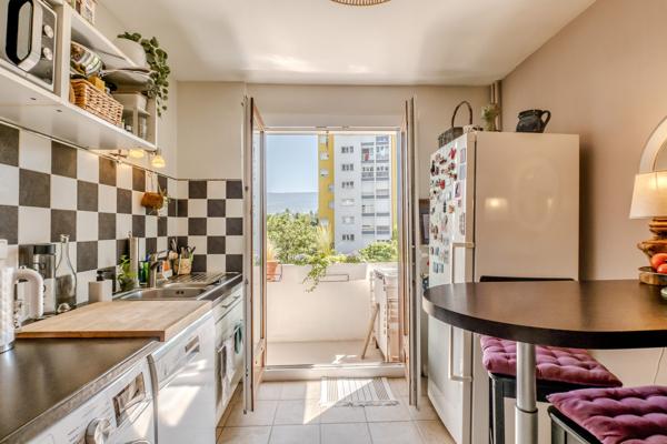 APPARTEMENT TRAVERSANT 77 m², 2 CHAMBRES, VUE PARC & JURA, ANNEMASSE