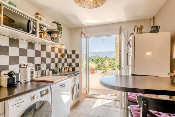 APPARTEMENT TRAVERSANT 77 m², 2 CHAMBRES, VUE PARC & JURA, ANNEMASSE