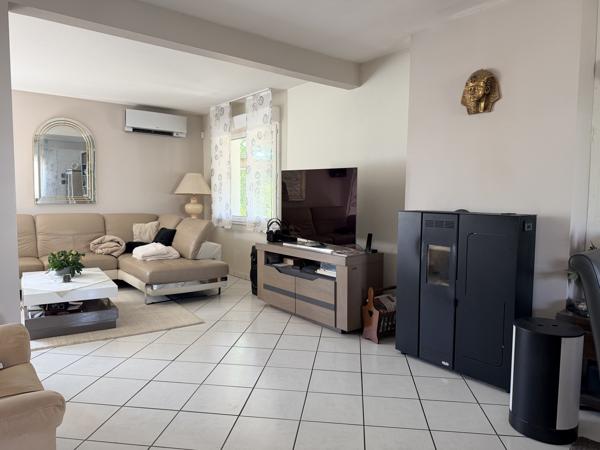 MAISON TRADITIONNELLE CLIMATISEE 128 m² - Vie de plain pied - Environnement paisible