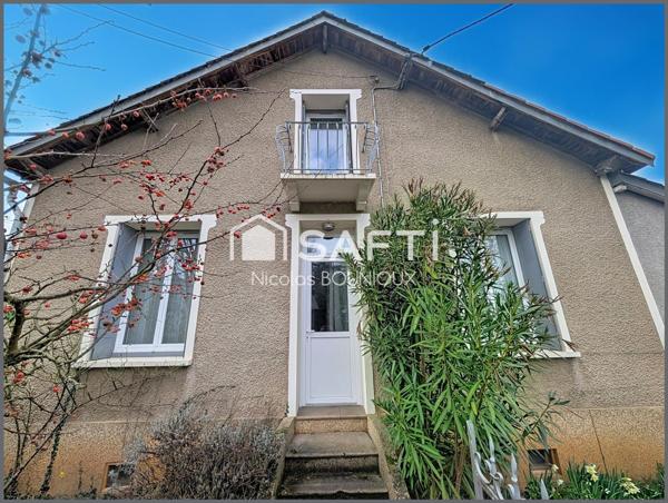 Maison familiale bellement restaurée des années 40 avec un grand jardin à deux minutes du centre ville