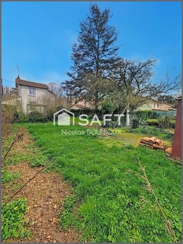Maison familiale bellement restaurée des années 40 avec un grand jardin à deux minutes du centre ville