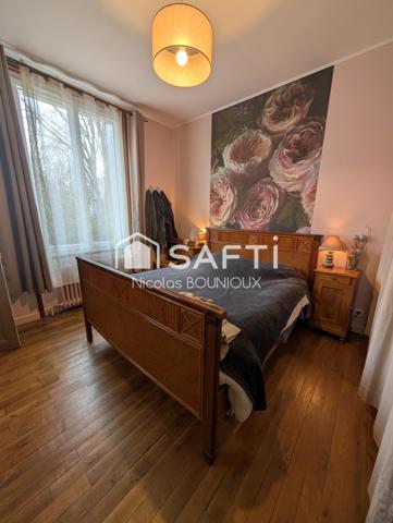 Maison familiale bellement restaurée des années 40 avec un grand jardin à deux minutes du centre ville