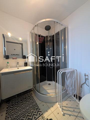 Maison familiale bellement restaurée des années 40 avec un grand jardin à deux minutes du centre ville