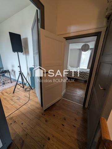 Maison familiale bellement restaurée des années 40 avec un grand jardin à deux minutes du centre ville