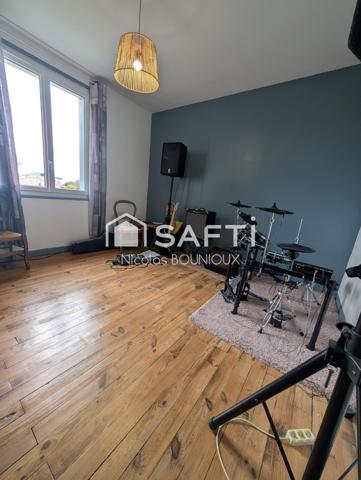 Maison familiale bellement restaurée des années 40 avec un grand jardin à deux minutes du centre ville