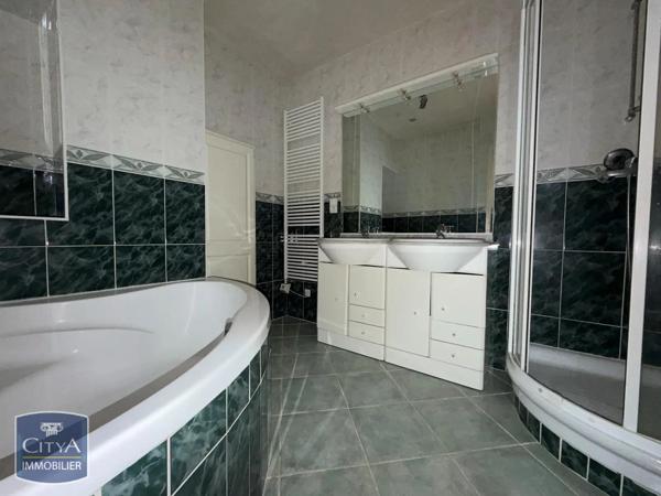 Appartement à louer 5 pièces 144.03m² Brive-la-Gaillarde (19100)