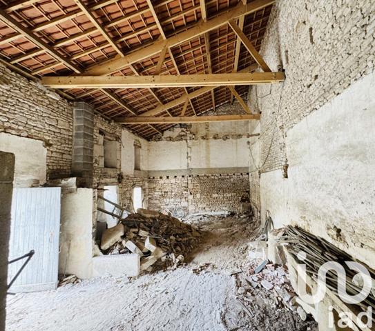 Grange 2 pièces de 125 m² à Hiersac (16290)