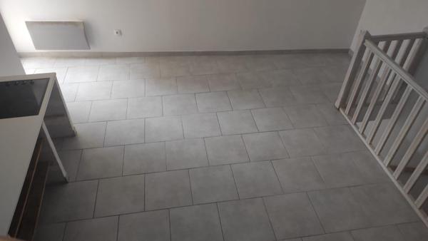 Beaumes-de-Venise (84190) Pour investisseur, maison de village comprenant deux chambres