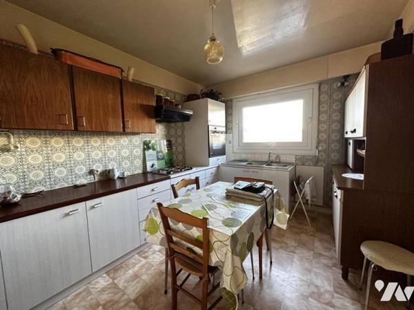 AGREABLE APPARTEMENT DE 91 m² DANS RESIDENCE PROCHE GARE ET COMMERCES