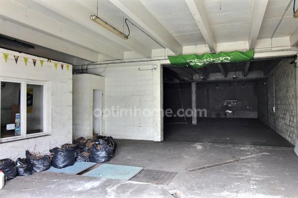 Local commercial de 292 m2 avec bureau et parking à louer à Orgeval au bord de la RN 13