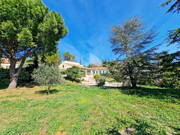 LES PENNES MIRABEAU - EXCLUSIVITE - Maison T5 de 171m2 sur 2067m2 de terrain piscine garage