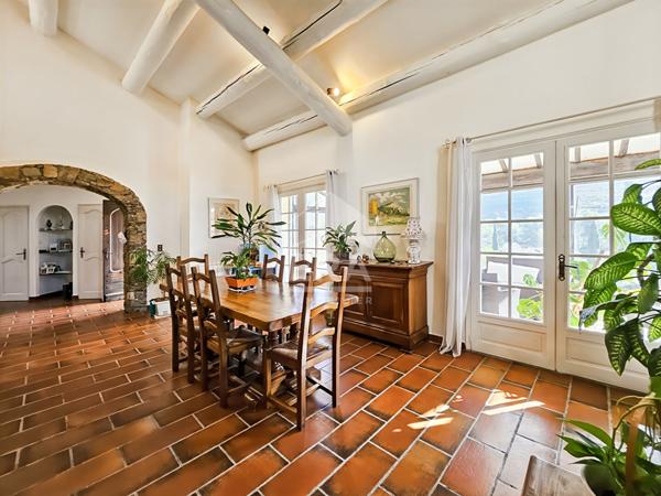 LES PENNES MIRABEAU - EXCLUSIVITE - Maison T5 de 171m2 sur 2067m2 de terrain piscine garage