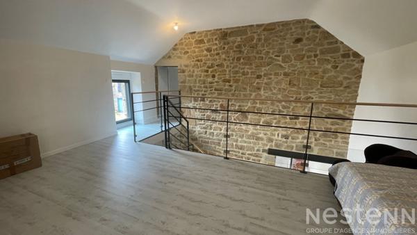 À vendre, longère en pierre à Ploemel, proche du bourg