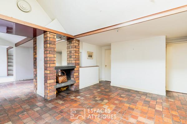 Appartement avec terrasse à réinventer au coeur du marais historique
